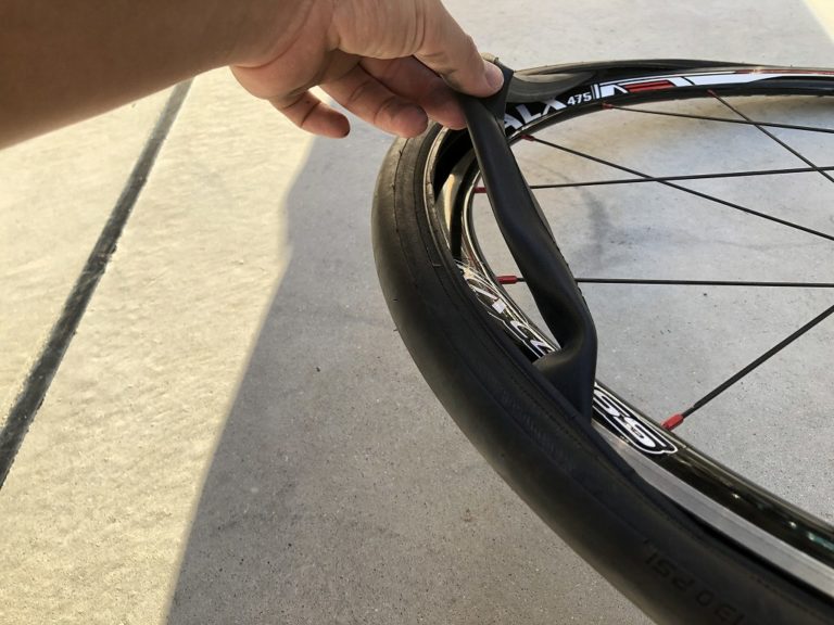 タイヤ空気圧低いパンク 自転車