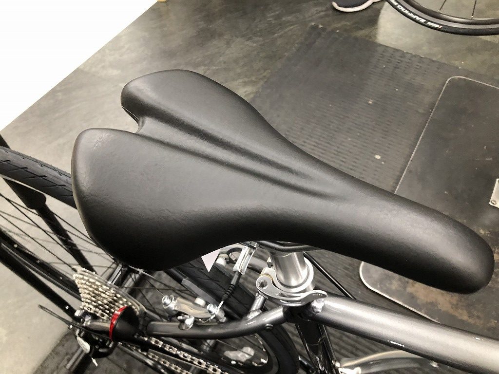 エスケープR3　純正サドル