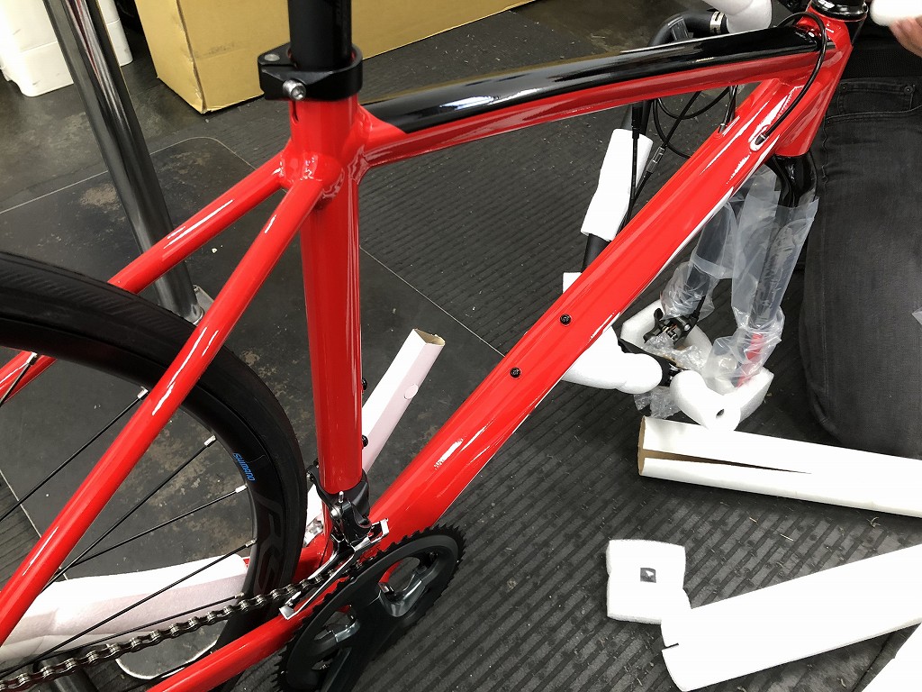 自転車の梱包を剥す